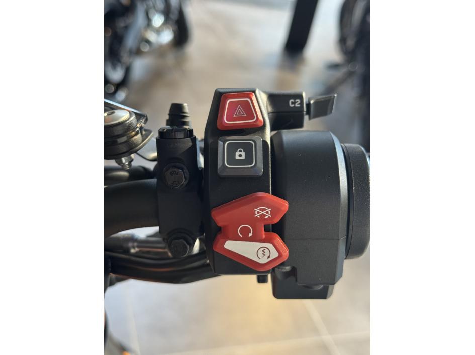 KTM 1290 SUPER DUKE R EVO POUR 212 €/ MOIS TRIUMPH AGEN