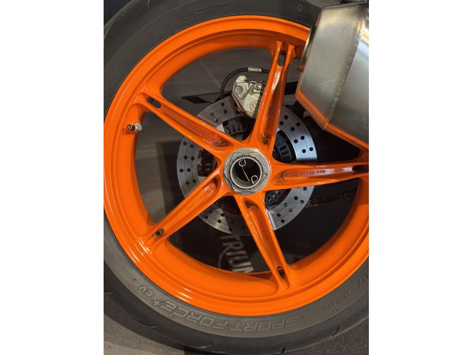 KTM 1290 SUPER DUKE R EVO POUR 212 €/ MOIS TRIUMPH AGEN