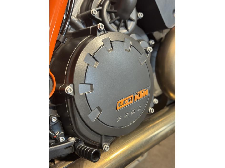 KTM 1290 SUPER DUKE R EVO POUR 212 €/ MOIS TRIUMPH AGEN