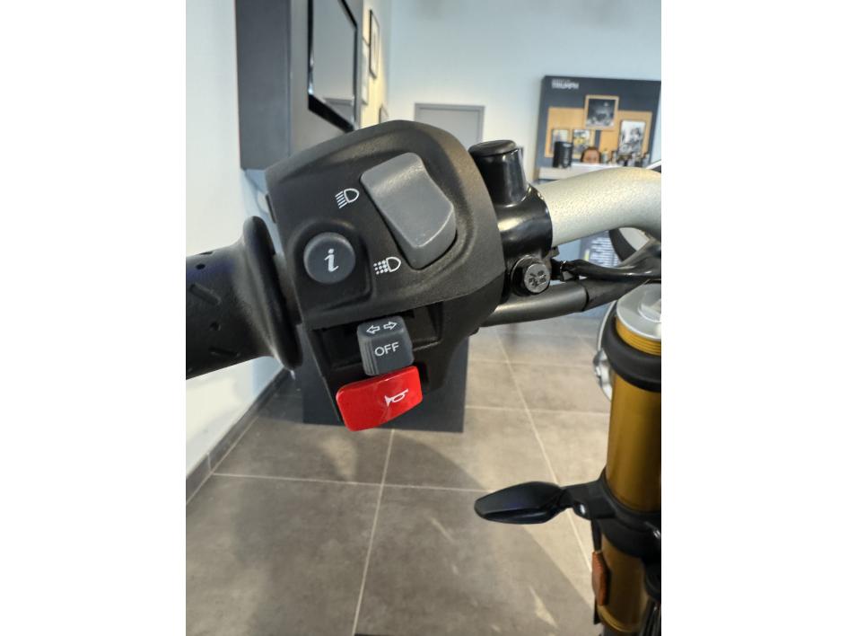 TRIUMPH SPEED NEUVE 400 POUR 116 € MOIS CHEZ TRIUMPH 47 AGEN 