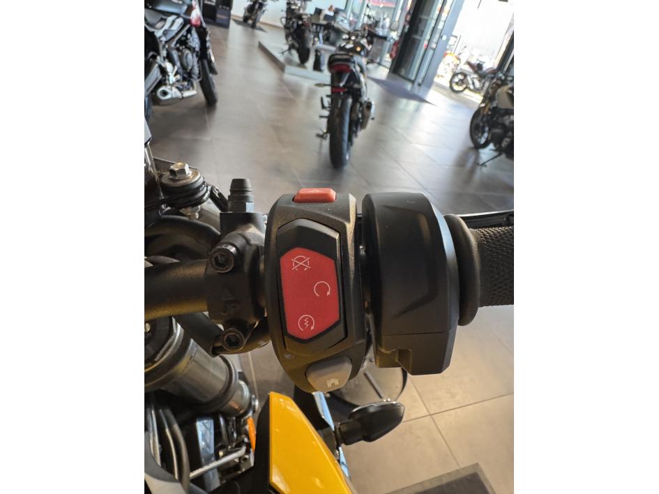TRIUMPH STREET TRIPLE 765 RS POUR 204€ /MOIS CHEZ TRIUMPH AGEN 