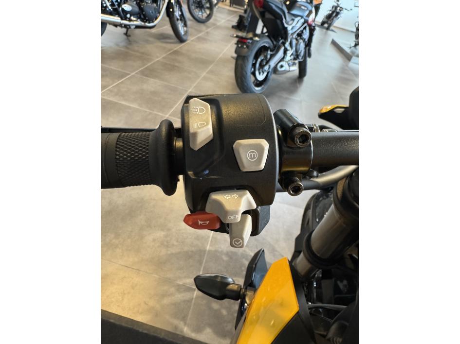 TRIUMPH STREET TRIPLE 765 RS POUR 204€ /MOIS CHEZ TRIUMPH AGEN 