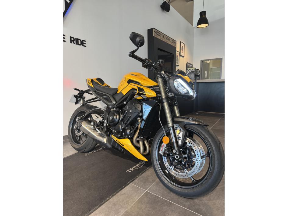 TRIUMPH STREET TRIPLE 765 RS POUR 204€ /MOIS CHEZ TRIUMPH AGEN 