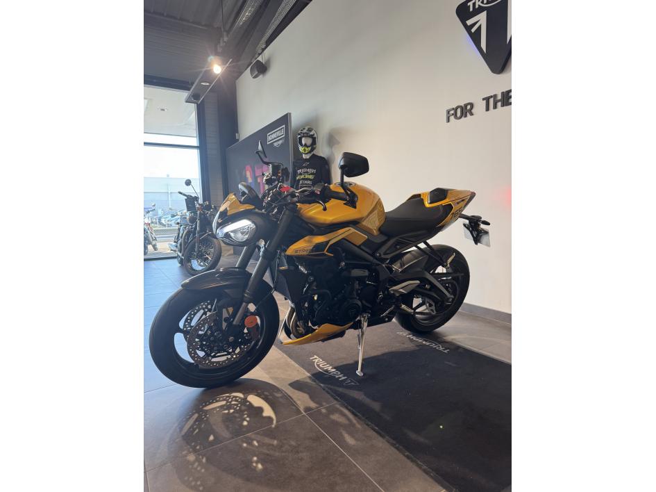 TRIUMPH STREET TRIPLE 765 RS POUR 204€ /MOIS CHEZ TRIUMPH AGEN 