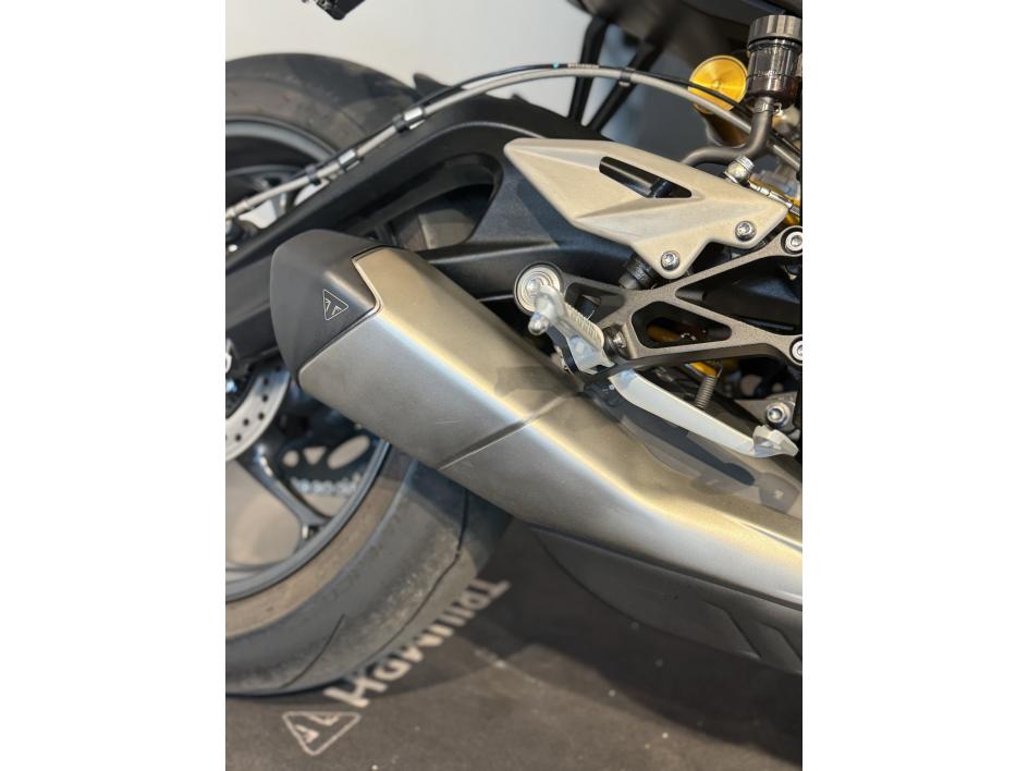 TRIUMPH STREET TRIPLE 765 RS POUR 204€ /MOIS CHEZ TRIUMPH AGEN 