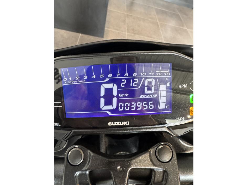 SUZUKI gsx-s 125 pour 95€/ mois sans apport chez Triumph Agen