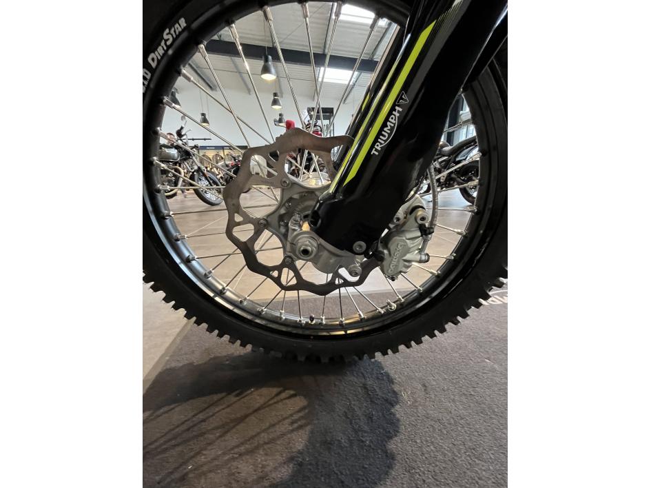 TRIUMPH TF 250 E ENDURO  POUR 187 €/MOIS CHEZ TRIUMPH AGEN 