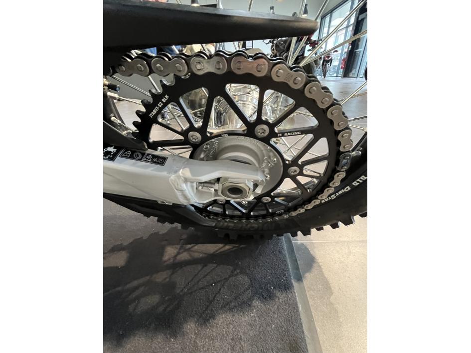 TRIUMPH TF 250 E ENDURO  POUR 187 €/MOIS CHEZ TRIUMPH AGEN 